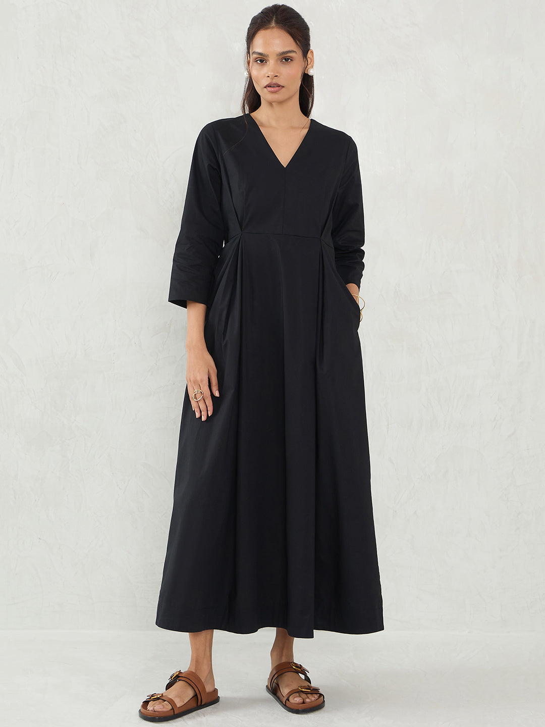 Black Pleat Detailing Poplin Maxi Dress